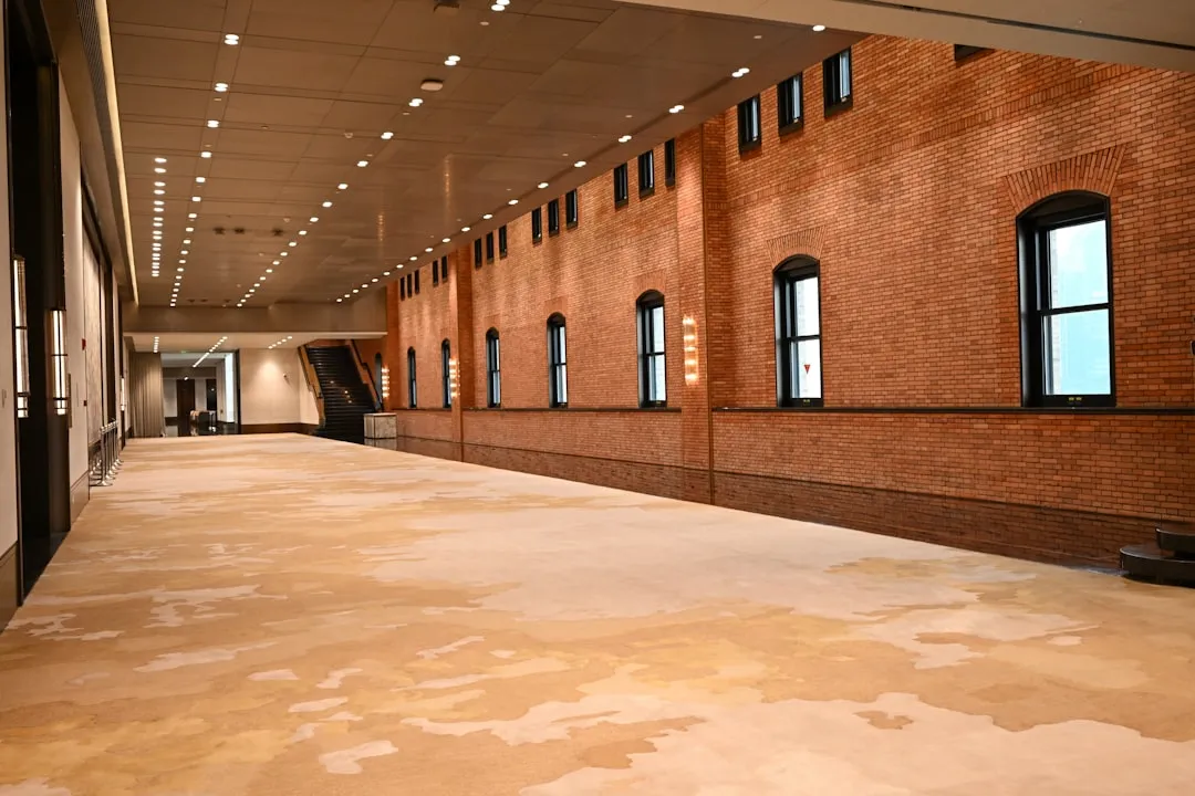 深圳商业空间室内设计趋势：2025年企业办公环境的美学与功能融合方向